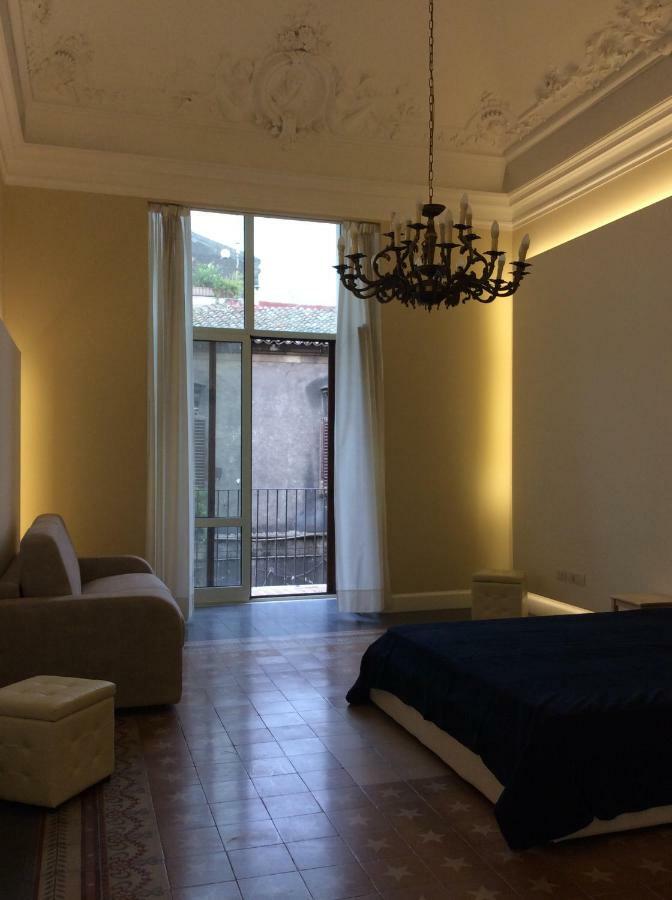 Suite Con Terrazza In Centro Storico カターニア エクステリア 写真