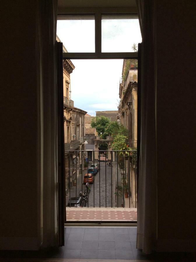 Suite Con Terrazza In Centro Storico カターニア エクステリア 写真
