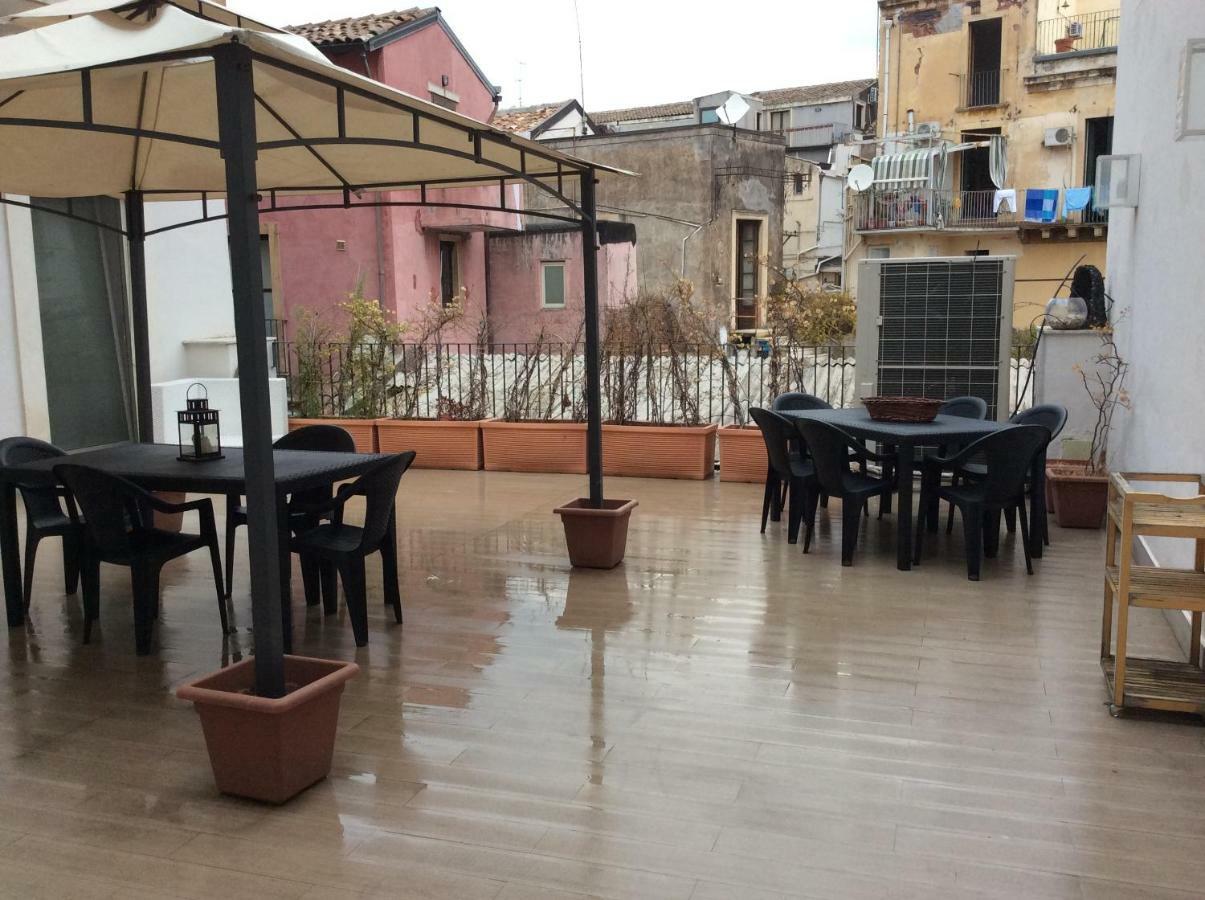 Suite Con Terrazza In Centro Storico カターニア エクステリア 写真