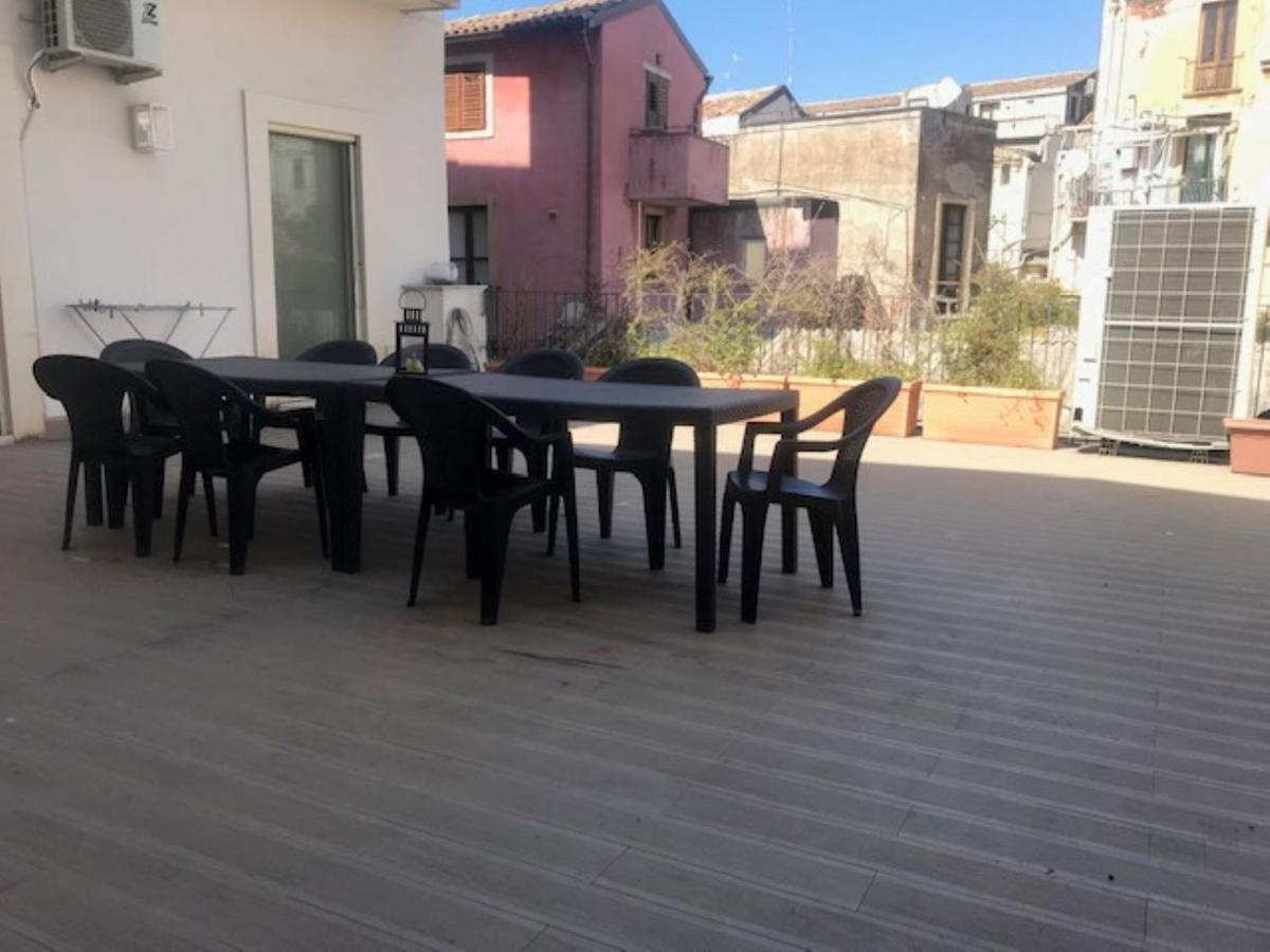 Suite Con Terrazza In Centro Storico カターニア エクステリア 写真